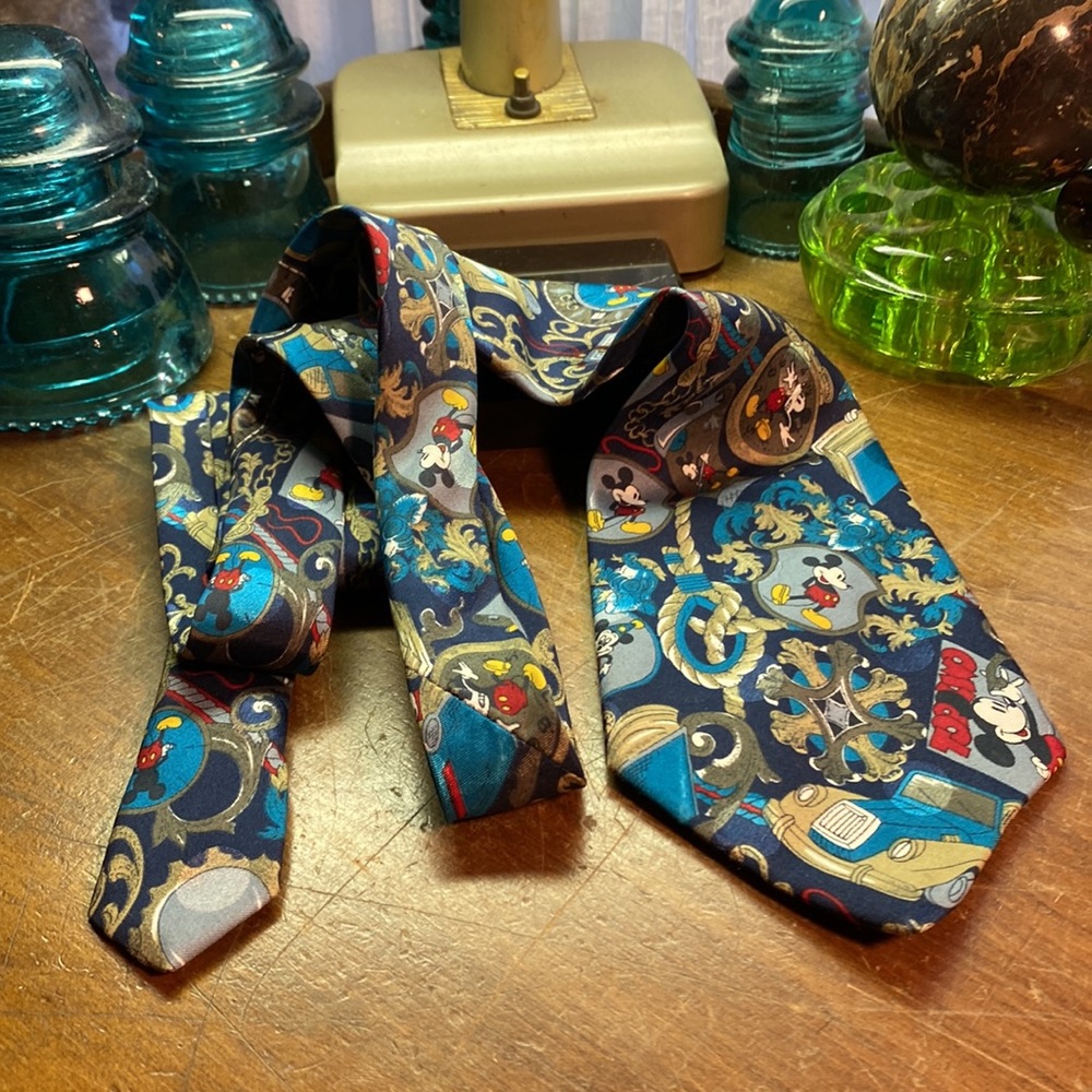 Disney Mickey Tie - Picture 8 of 8
